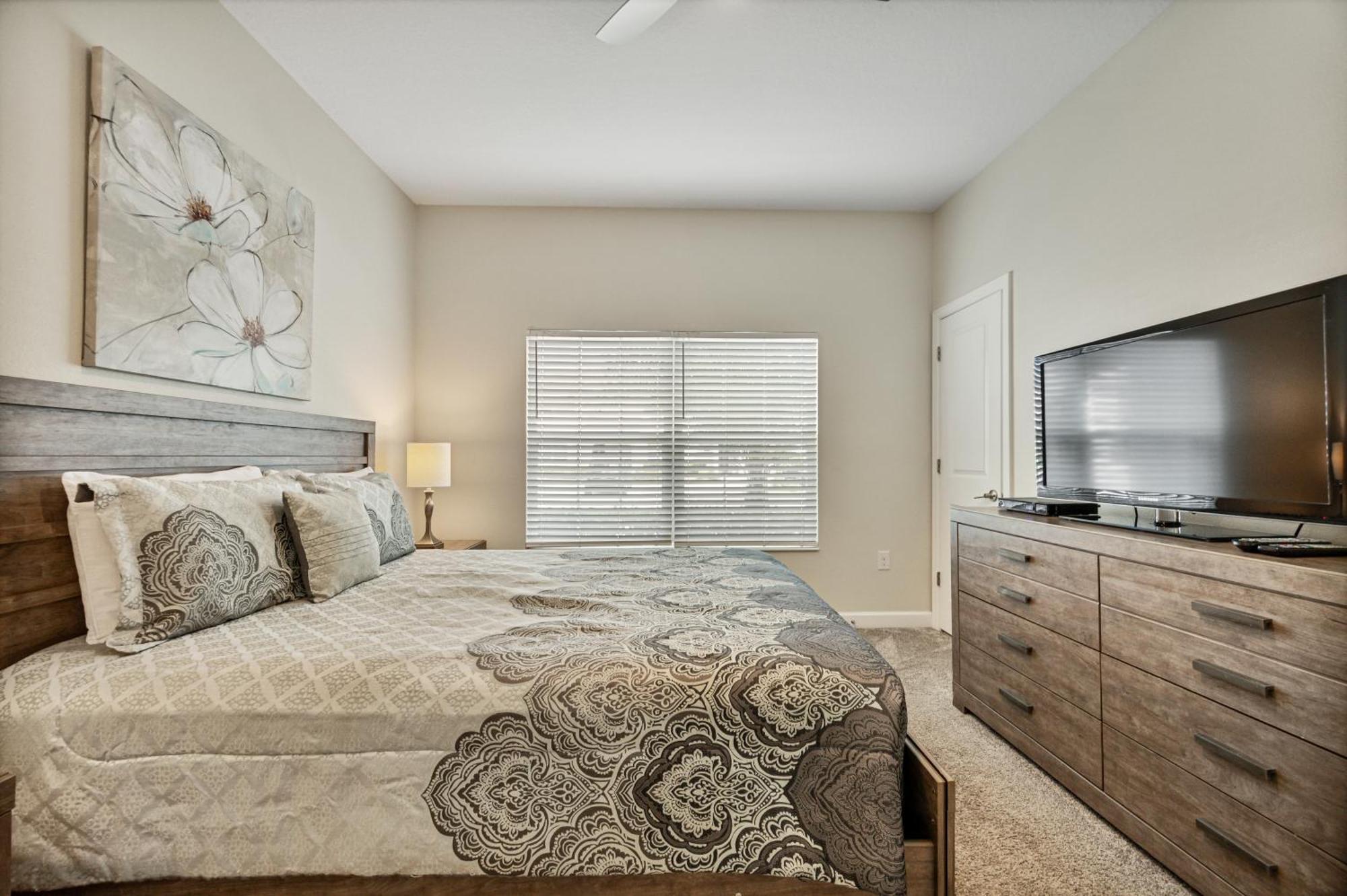 Renewed Luxury Townhouse With Private Pool