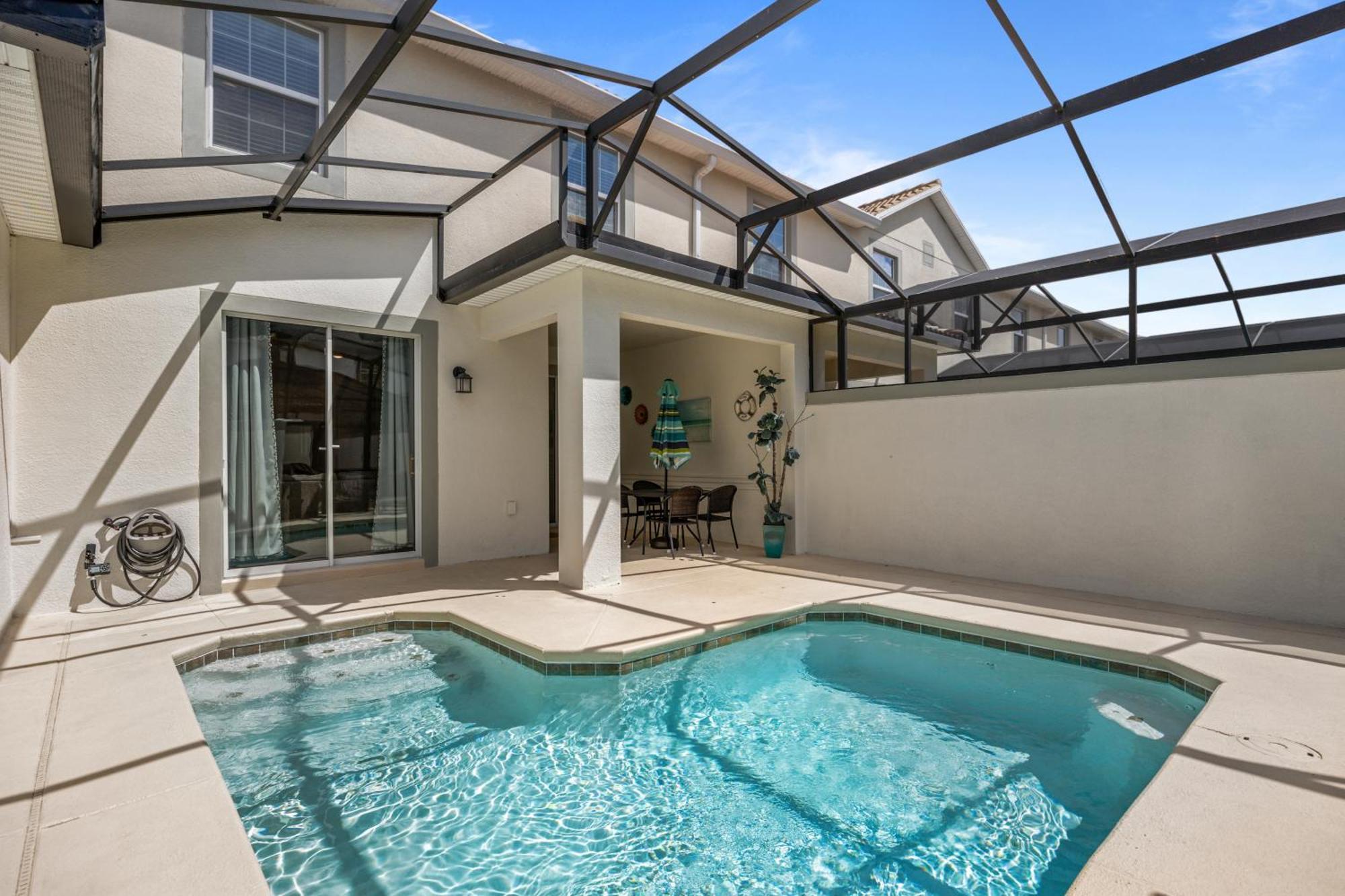 Casa de férias Renewed Luxury Townhouse With Private Pool