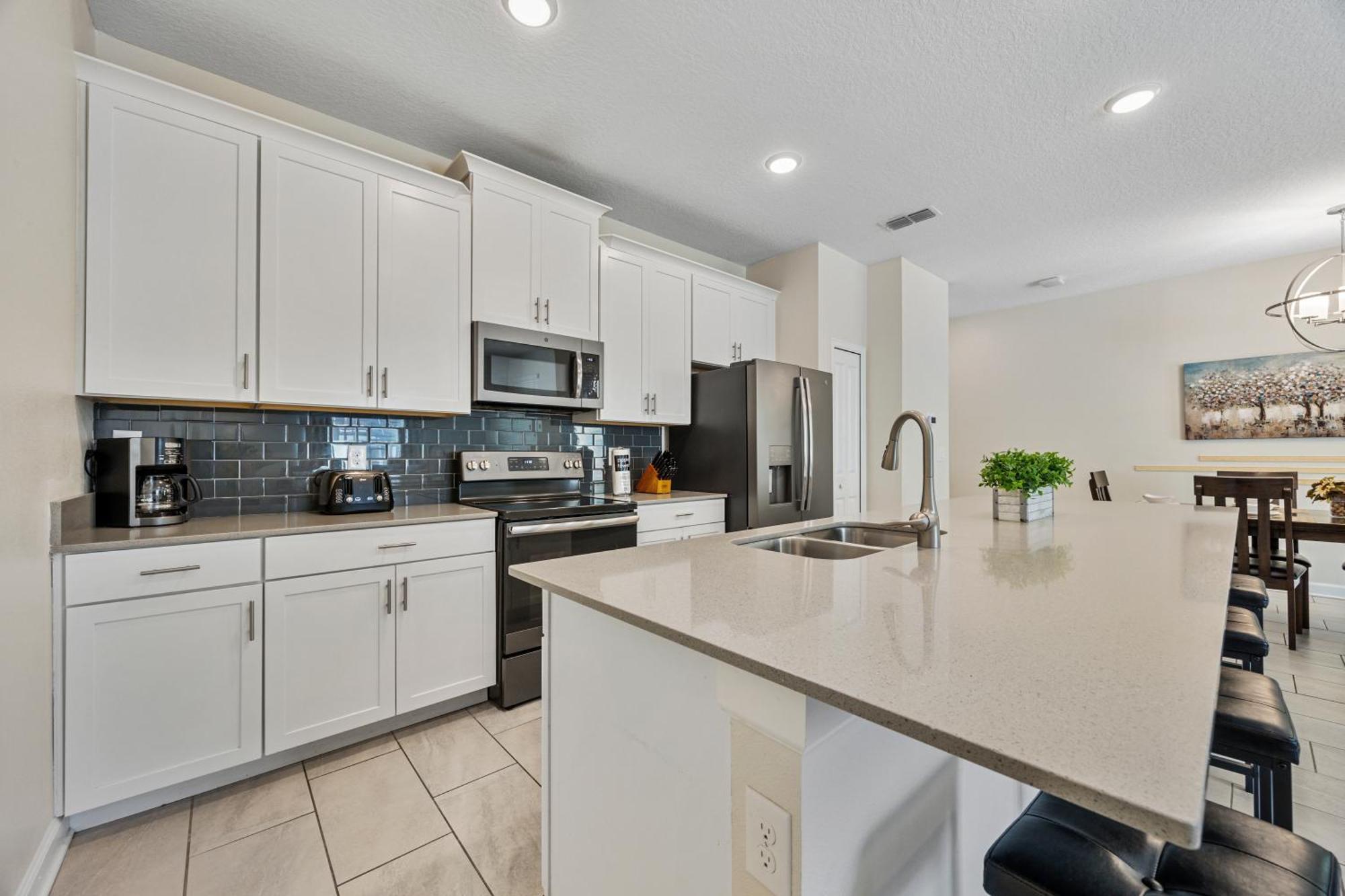Renewed Luxury Townhouse With Private Pool