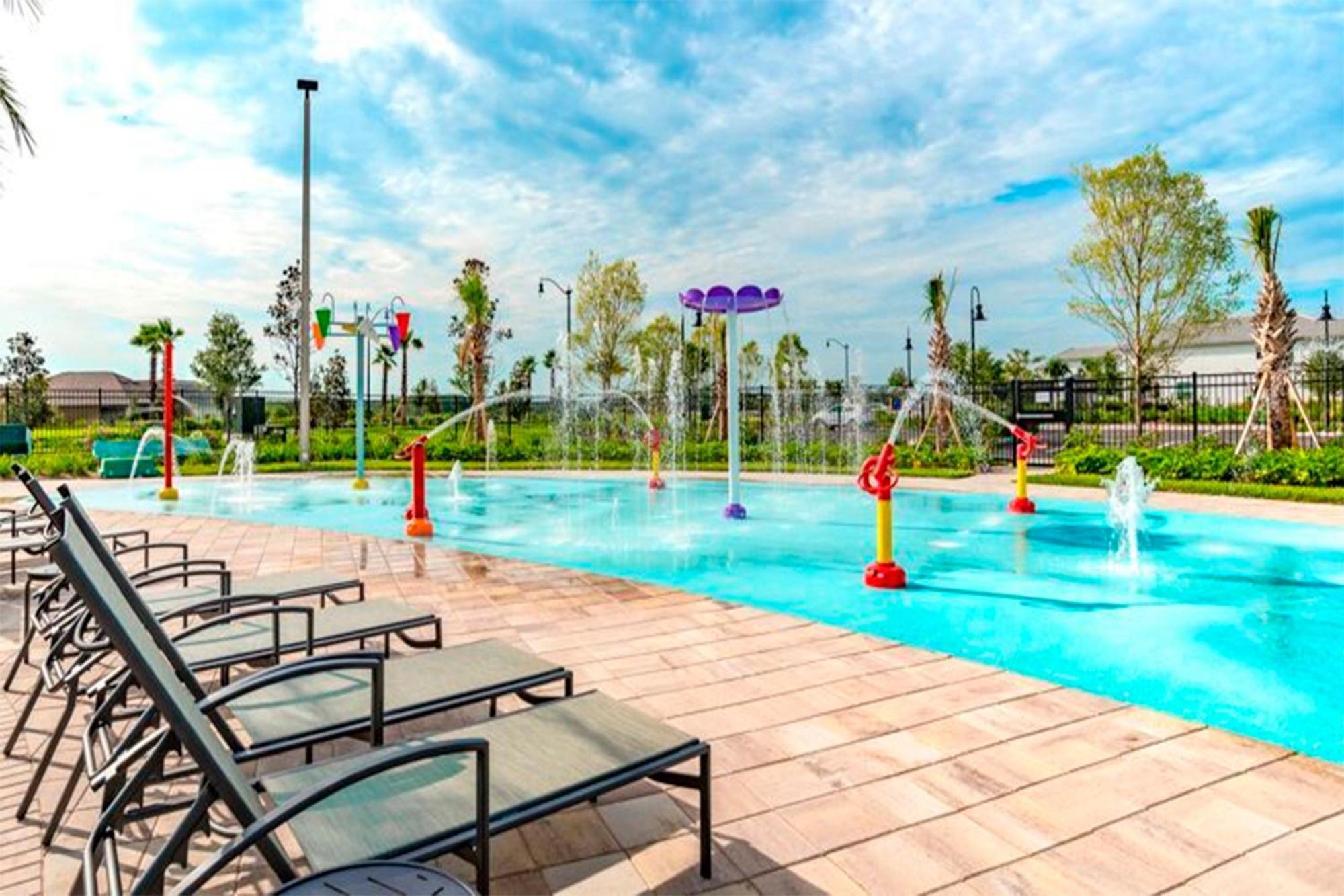 Renewed Luxury Townhouse With Private Pool *
